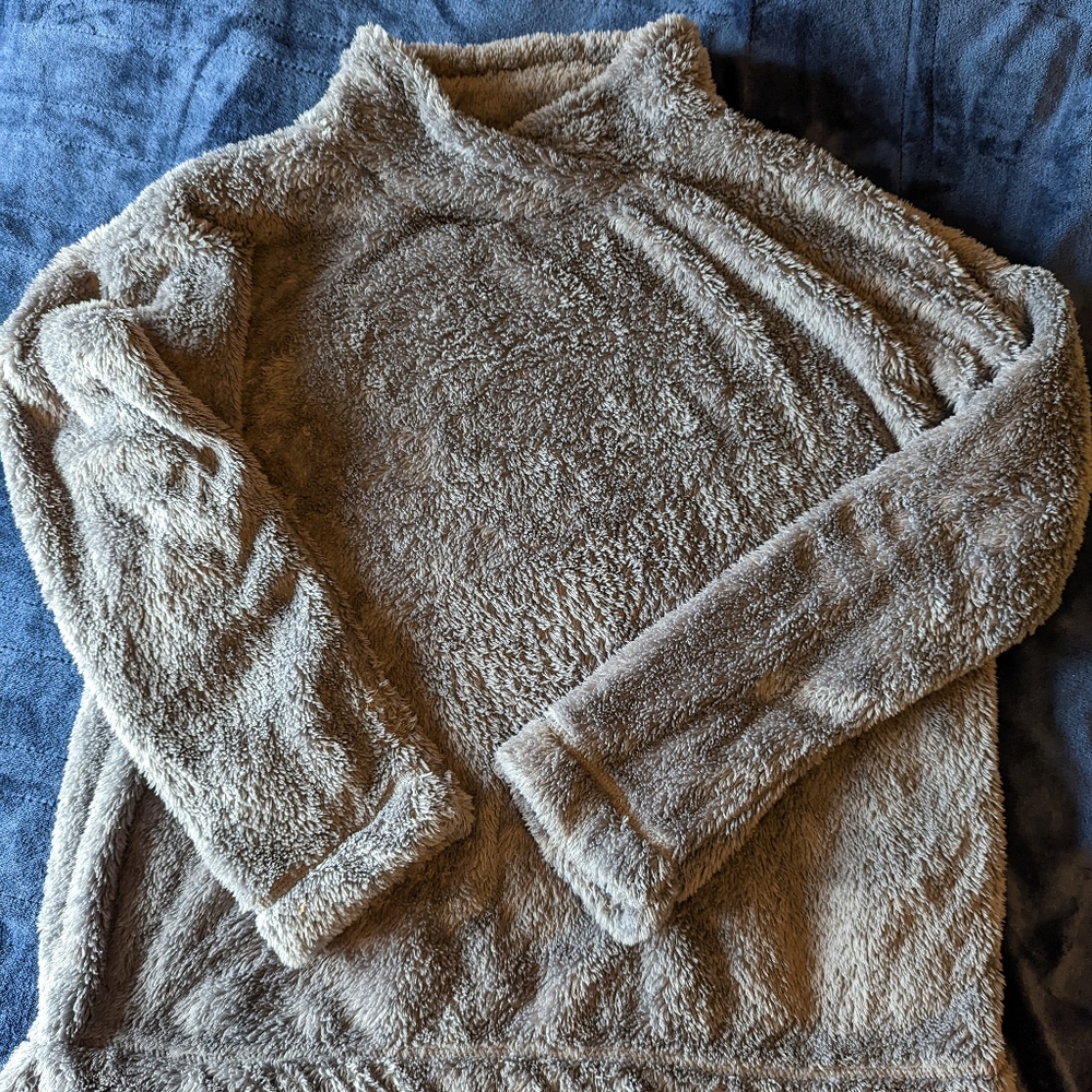 Fuzzy lounge top